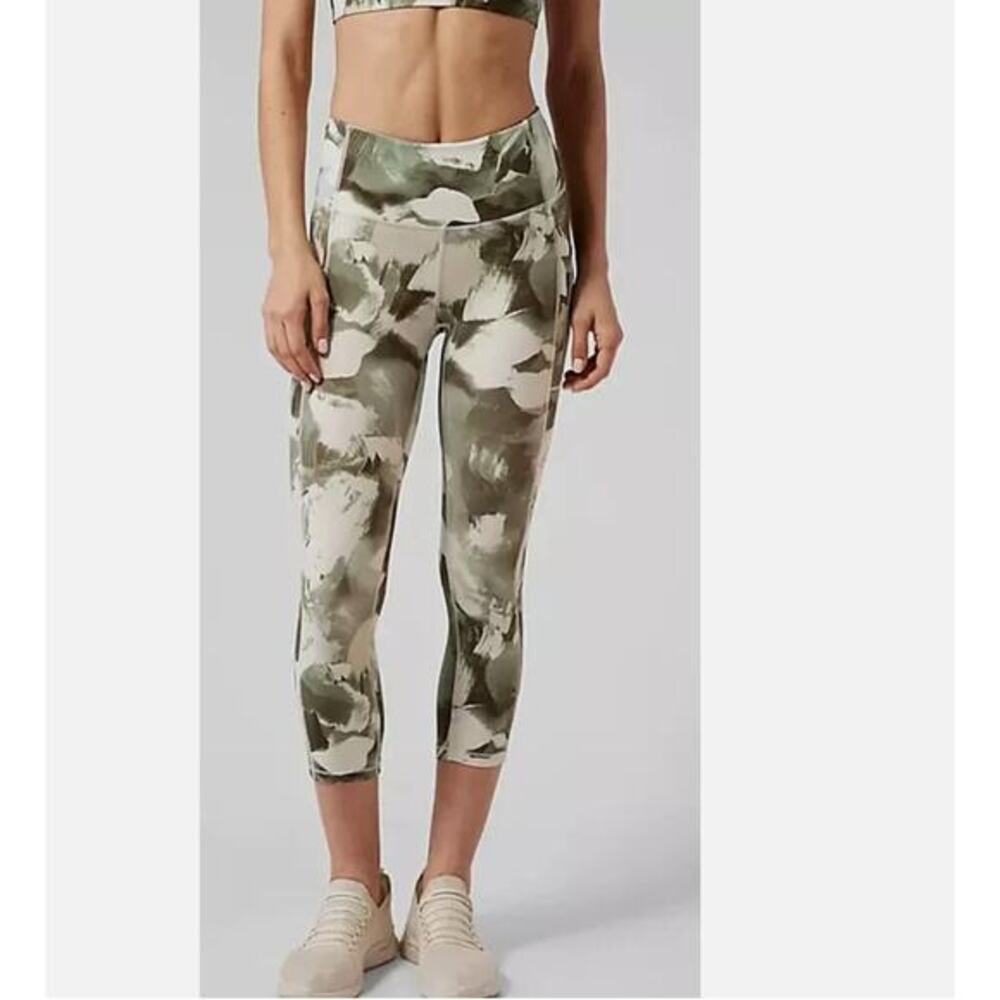 Athleta‎ Ultimate Stash II Capri-Painted Energy Olive Camo Medium